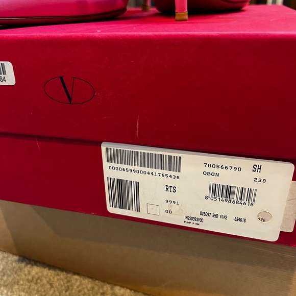 Authentic Valentino pink pumps - Picture 3 of 8